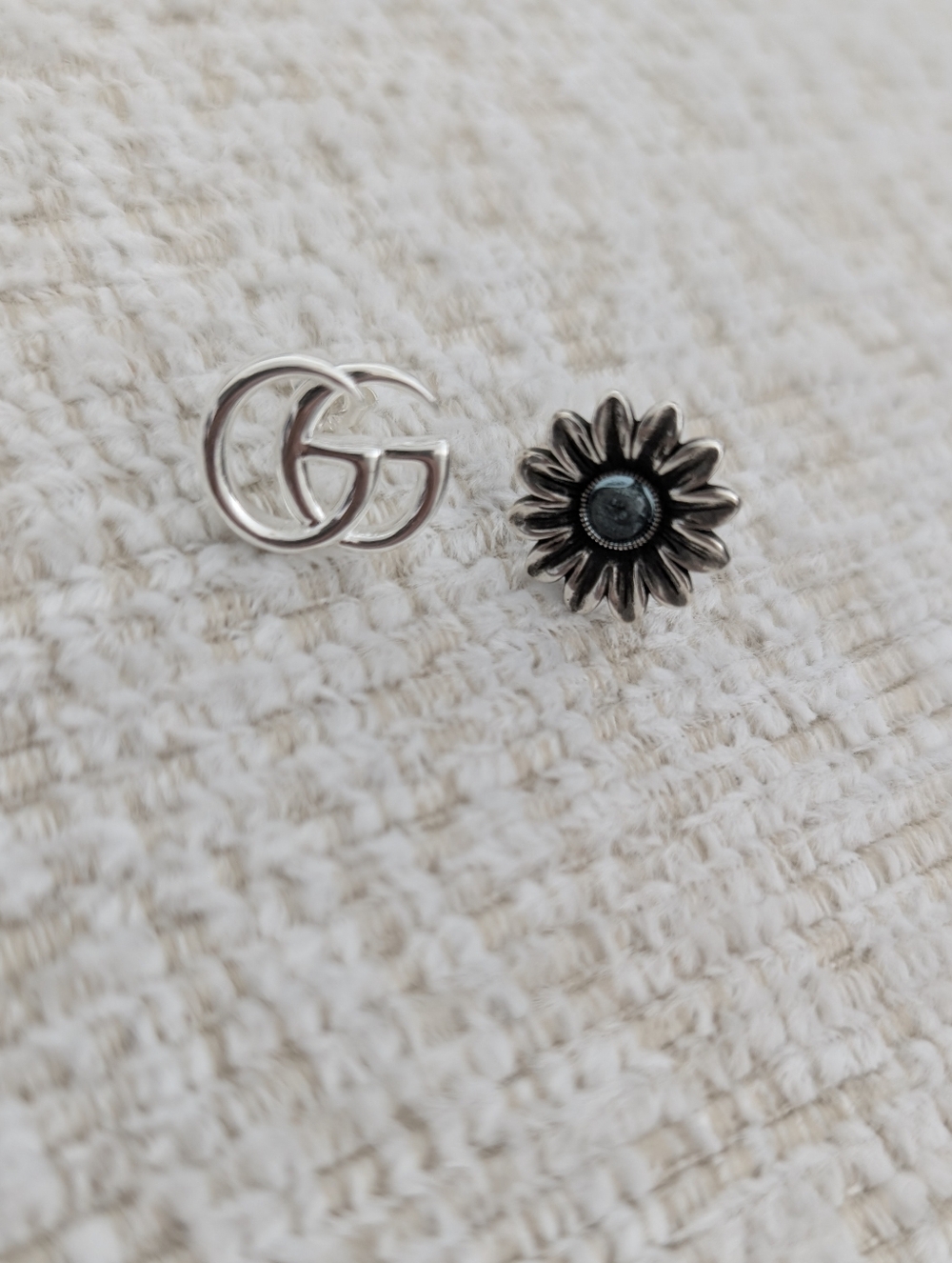 Gucci Silver Daisy Charm Earring — Silver & Blackened